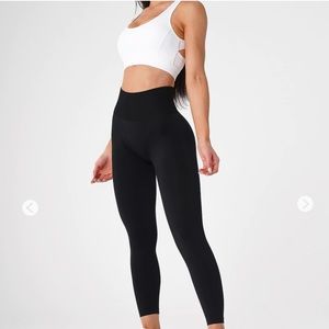 NVGTN black solid seamless leggings!